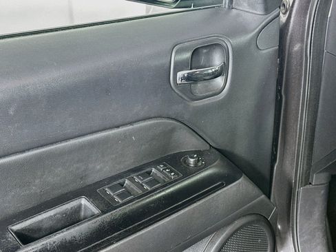 Used 2017 Jeep Patriot Latitude FWD image 15