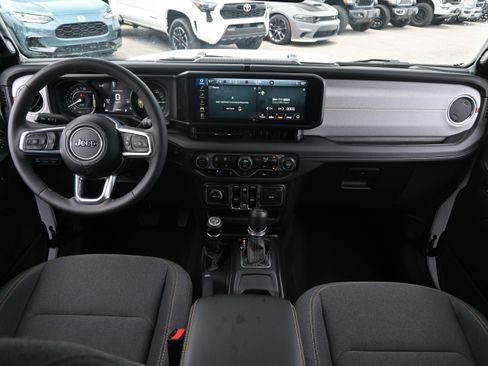Used 2025 Jeep Wrangler Unlimited Sahara AWD/4WD image 11