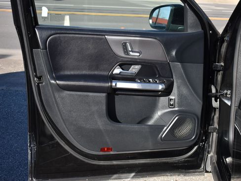 Used 2023 Mercedes-Benz GLB 250 image 11