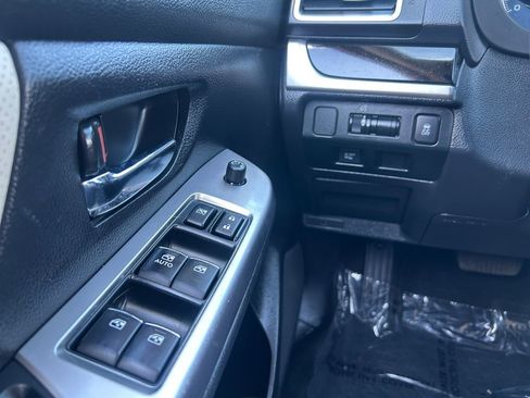 Used 2017 Subaru Crosstrek 2.0i Limited image 18