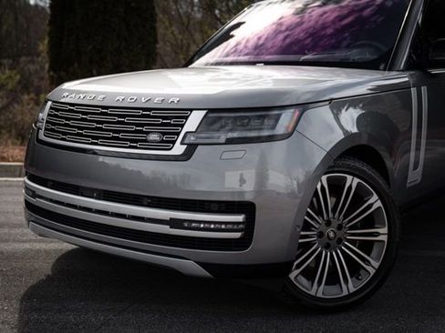 Used 2023 Land Rover Range Rover Long Wheelbase Autobiography image 3