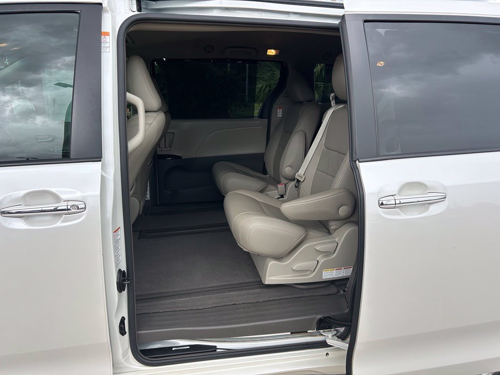Used 2016 Toyota Sienna XLE FWD image 51