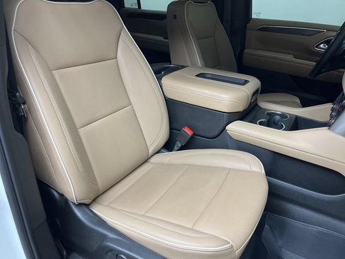 Used 2024 Chevrolet Suburban Premier RWD image 22