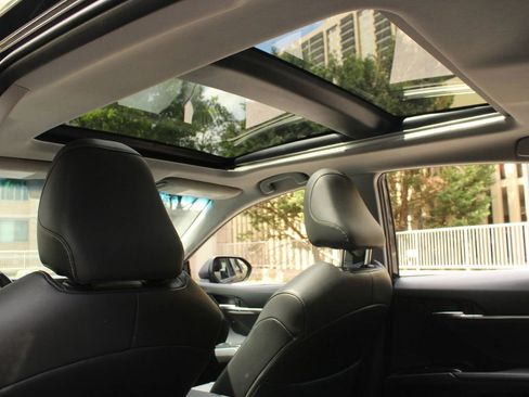 Used 2018 Toyota Camry XSE w/ Driver Assist Package image 19