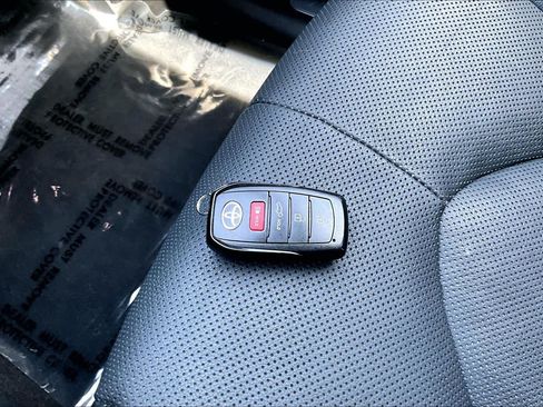Used 2024 Toyota Grand Highlander AWD image 15