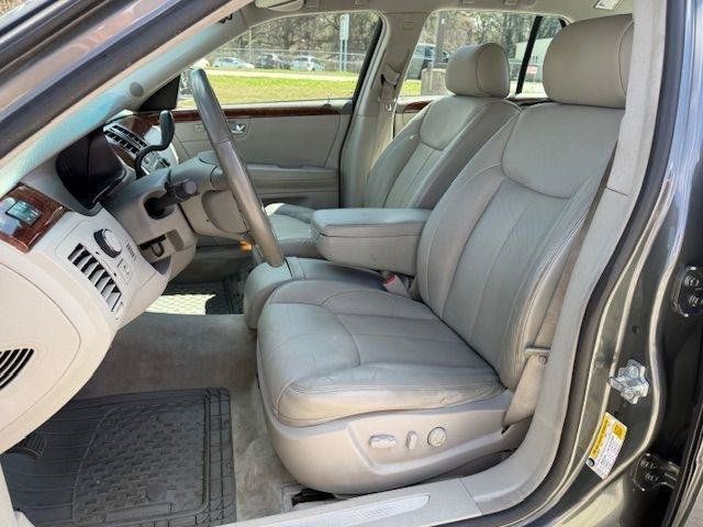 Used 2007 Cadillac DTS Luxury I w/ Trunk Convenience Package FWD image 3