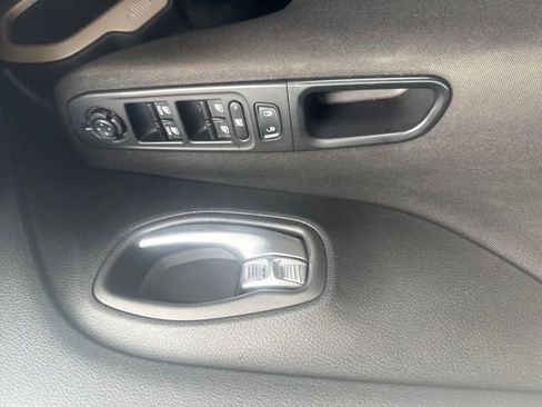 Used 2017 Jeep Renegade Sport w/ Power & Air Group image 21