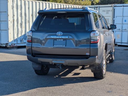 Used 2018 Toyota 4Runner SR5 image 4
