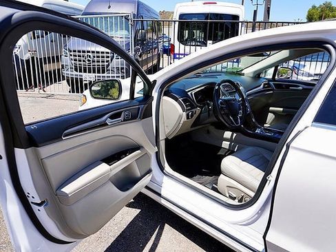 Used 2018 Ford Fusion SE w/ Fusion SE Technology Package FWD image 33