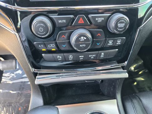 Used 2019 Jeep Grand Cherokee Limited w/ Luxury Group II image 15