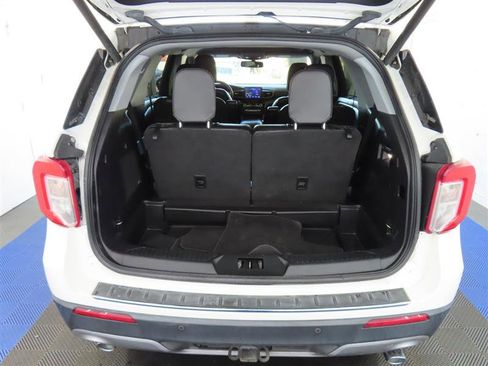 Used 2022 Ford Explorer Limited w/ Equipment Group 301A RWD image 10