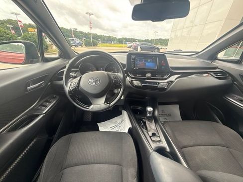 Used 2018 Toyota C-HR XLE FWD image 3