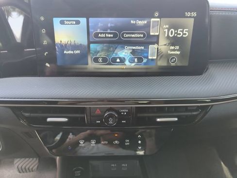 Certified 2025 Nissan Kicks SR FWD image 34