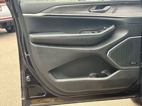 Used 2022 Jeep Grand Cherokee Limited 4xe w/ MOPAR Finishing Package AWD/4WD image 32
