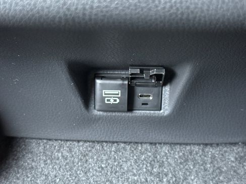 New 2026 Toyota Camry Hybrid FWD image 14