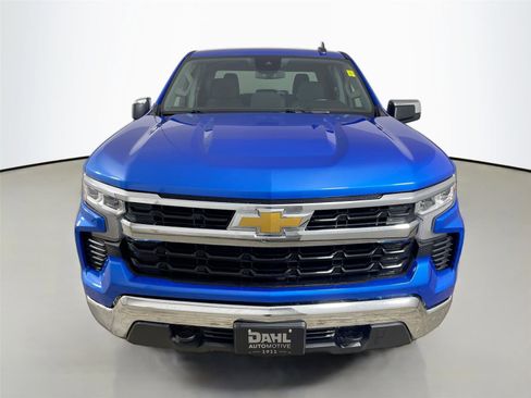 Used 2025 Chevrolet Silverado 1500 LT image 2