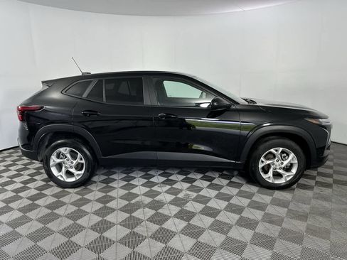 Used 2024 Chevrolet Trax LS w/ LS Convenience Package FWD image 15