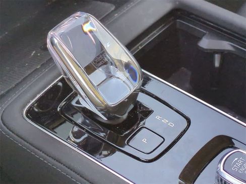 New 2025 Volvo XC90 B5 Plus w/ Protection Package Premier image 32