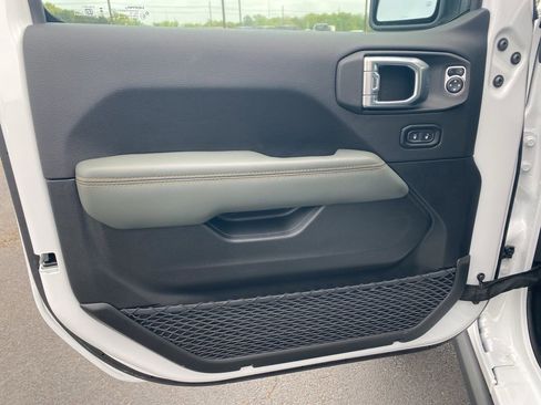 New 2026 Jeep Gladiator Mojave AWD/4WD image 9