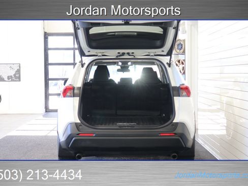 Used 2020 Toyota RAV4 LE image 17