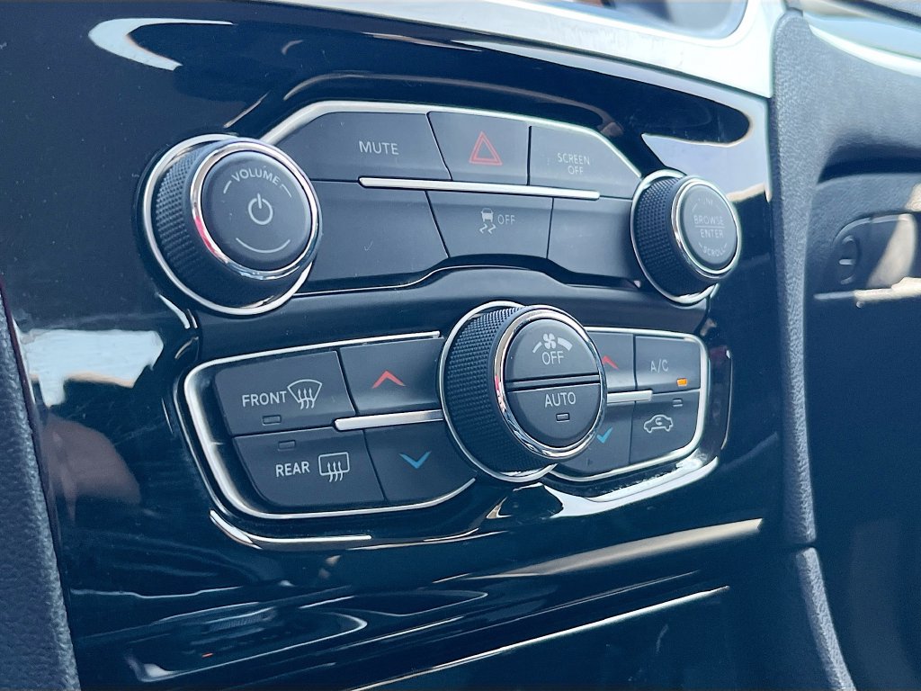Used 2023 Chrysler 300 Touring w/ Sport Appearance Package RWD image 15