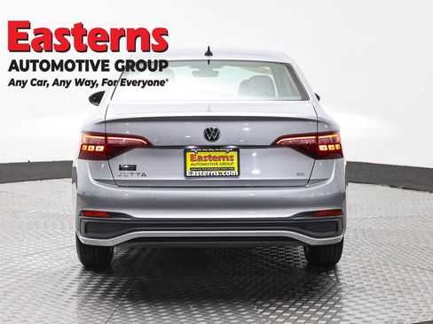 Used 2024 Volkswagen Jetta SE FWD image 6
