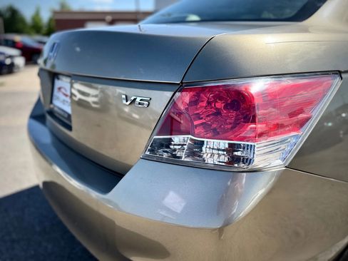 Used 2010 Honda Accord EX-L image 9