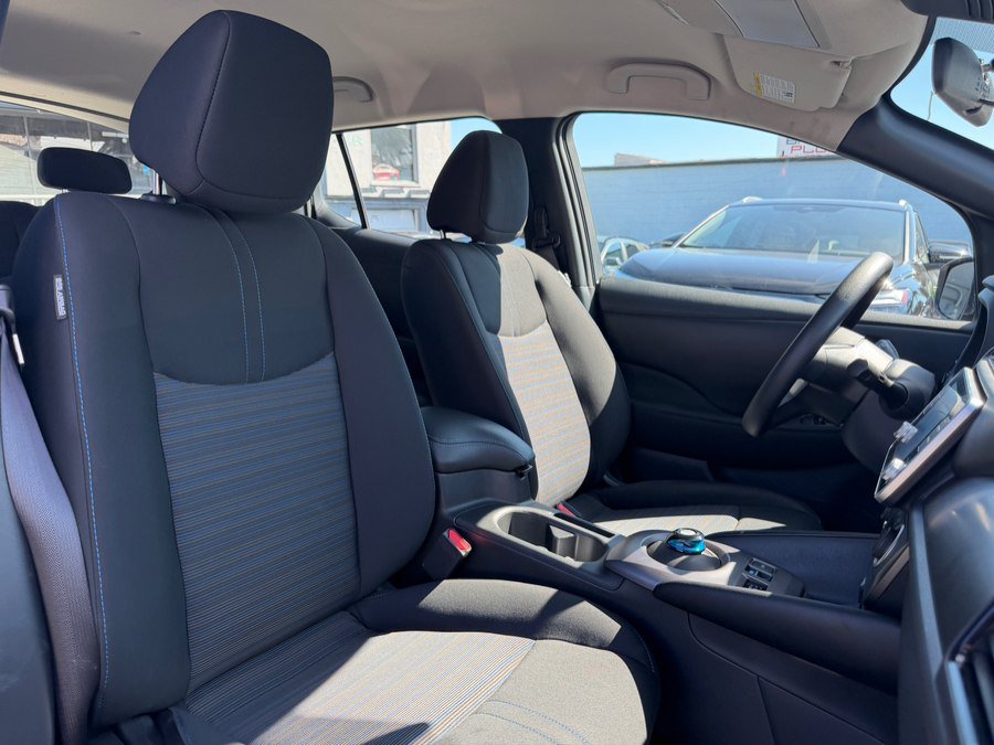 Used 2025 Nissan Leaf S FWD image 29