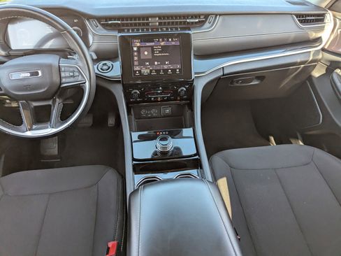 Used 2022 Jeep Grand Cherokee Laredo w/ Luxury Tech Group I image 18