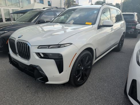 Certified 2025 BMW X7 xDrive40i w/ M Sport Package AWD/4WD image 2