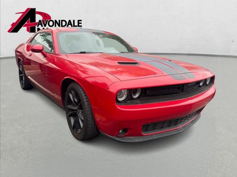 Used 2017 Dodge Challenger SXT Plus image 5