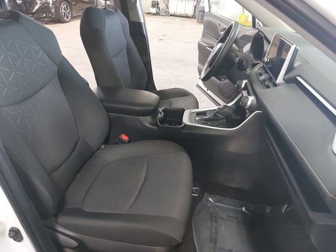 Used 2025 Toyota RAV4 XLE AWD/4WD image 10