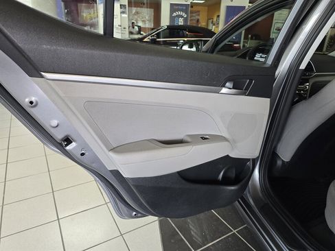 Used 2019 Hyundai Elantra Value Edition FWD image 9