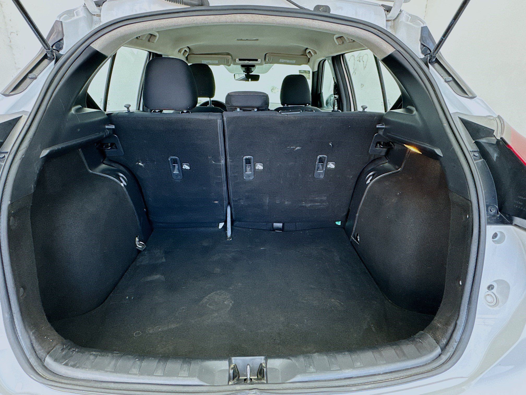 Used 2023 Nissan Kicks SR w/ Interior Electronics Package FWD image 16