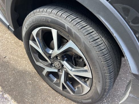 Used 2020 Toyota C-HR LE image 21