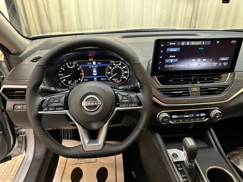 New 2025 Nissan Altima 2.5 SV image 3