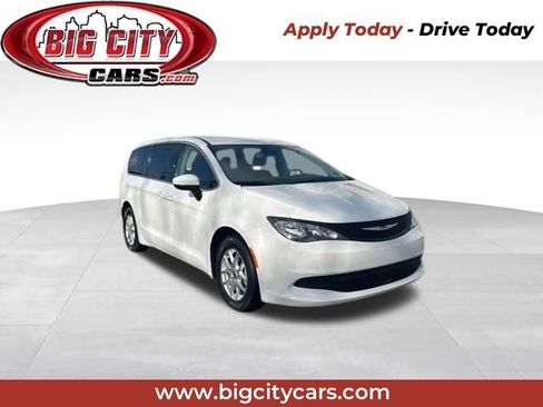 Used 2023 Chrysler Voyager LX FWD image 1