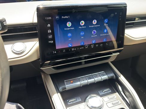 Used 2025 Lincoln Nautilus Premier AWD/4WD image 25