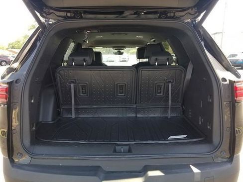 Used 2023 Chevrolet Traverse LT w/ LT Premium Package AWD/4WD image 7