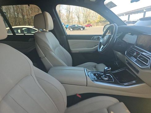 Used 2022 BMW X5 xDrive40i w/ Executive Package image 3