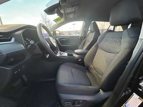 Used 2025 Toyota RAV4 XLE image 12