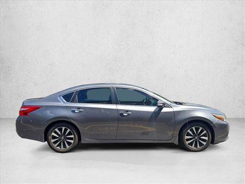 Used 2016 Nissan Altima 2.5 SL w/ 2.5 Technology w/LED Package FWD image 4