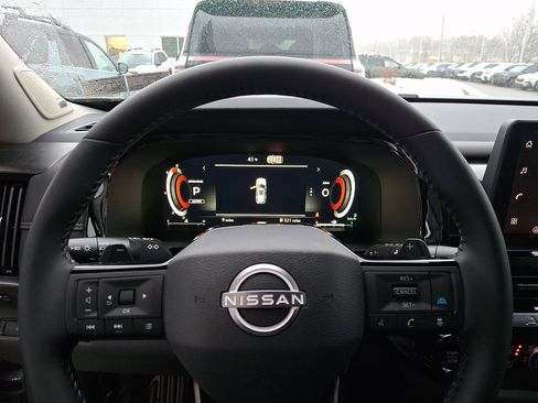 New 2026 Nissan Pathfinder Platinum image 9