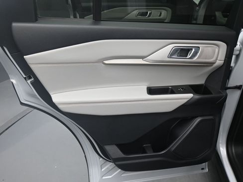 New 2026 Ford Explorer Active image 13