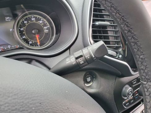 Certified 2022 Jeep Cherokee Limited AWD/4WD image 14
