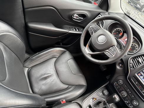 Used 2022 Jeep Cherokee Latitude Lux image 2