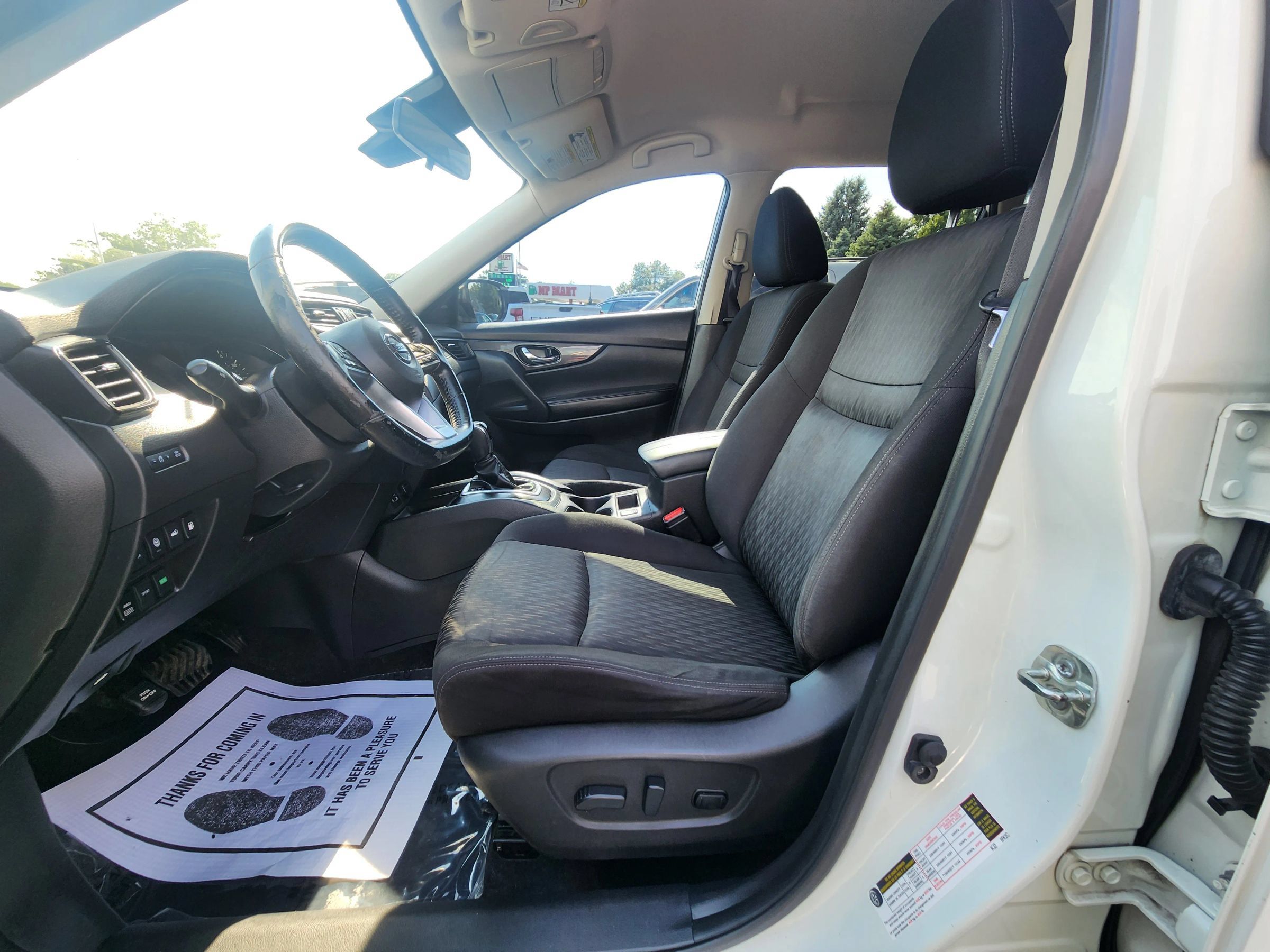 Used 2020 Nissan Rogue SV AWD/4WD image 19
