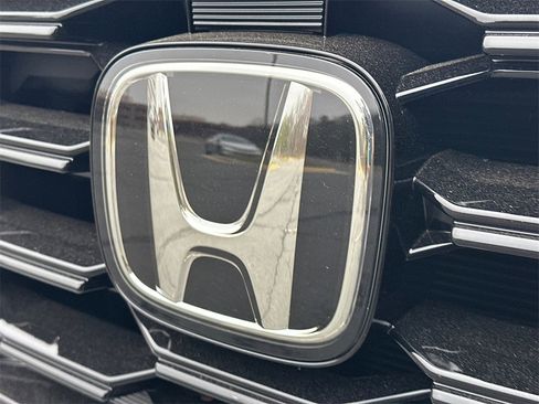 New 2025 Honda Pilot Touring image 14