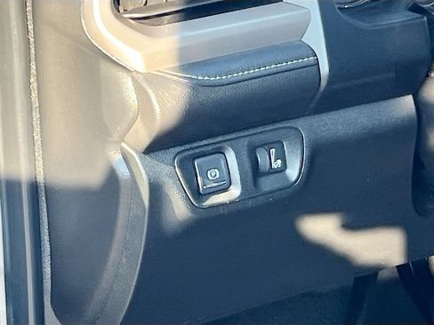 Used 2019 GMC Acadia Denali w/ Technology Package AWD/4WD image 10