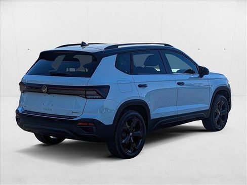 New 2025 Volkswagen Taos SE image 2